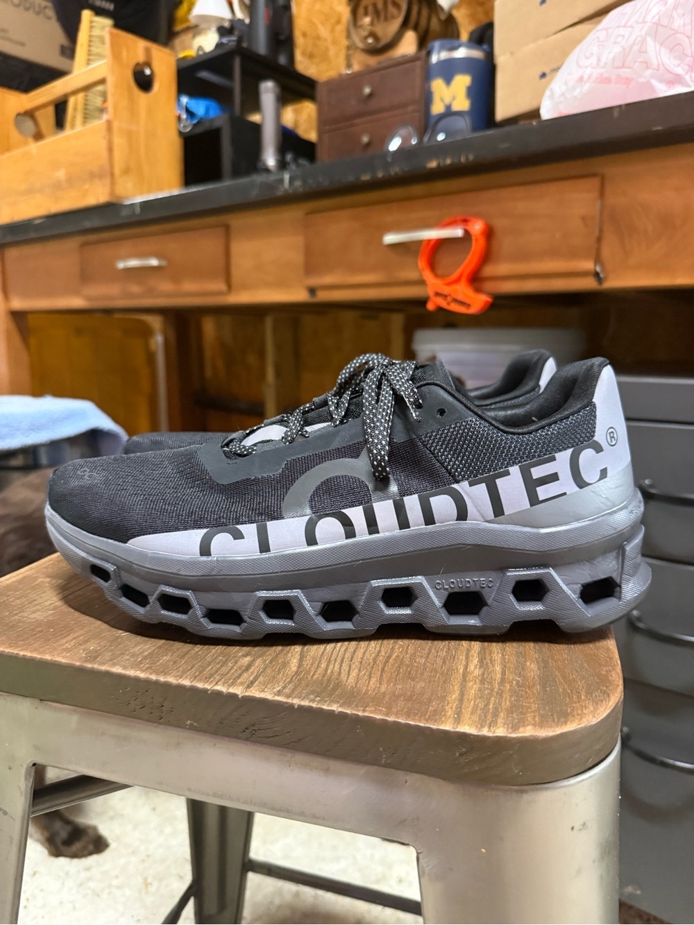 Men’s Black/Grey Oncloud Cloudmonster 2 Running Shoes – Lightweight Cushioning